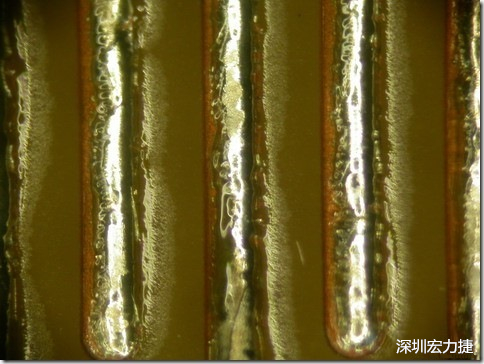 經(jīng)過(guò)168小時(shí)的高溫高濕環(huán)境實(shí)驗(yàn)后，此錫膏的最低SIR還可達(dá)到500,000,000 ohms，取LOG10為108.70，但是可以看到焊錫的邊上還有未吃錫的露銅，表示其吃錫狀況比較差