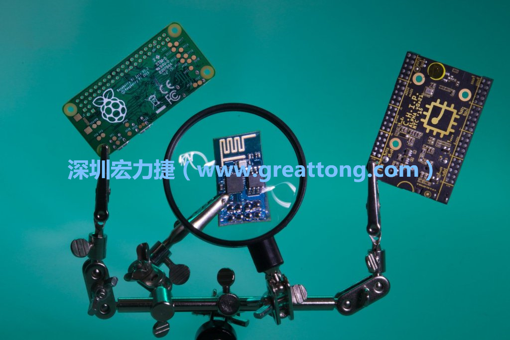 A Raspberry Pi Zero、ESP8266和CHIP。